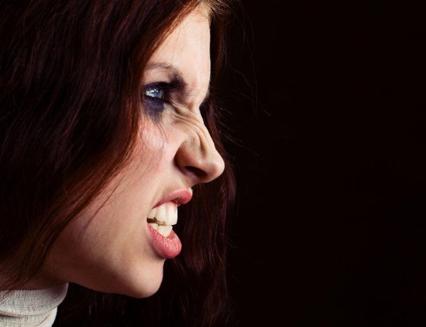 Злая девушка