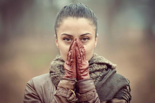 Печальная девушка