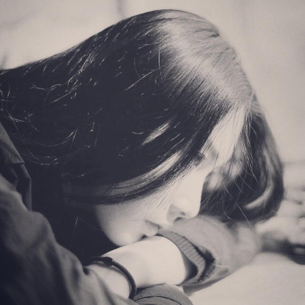 Печальная девушка