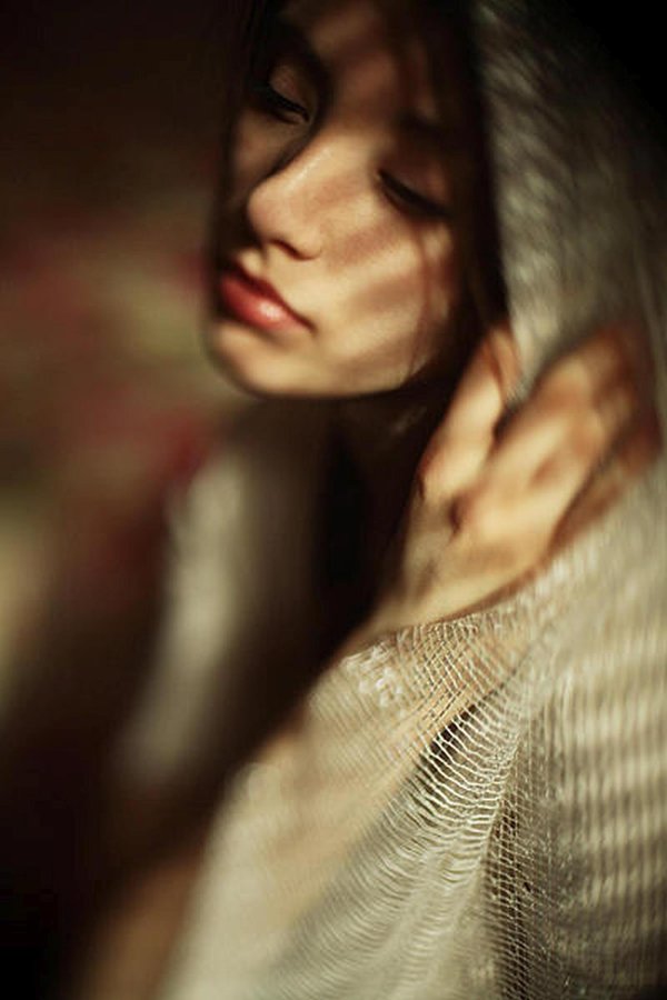 Печальная девушка