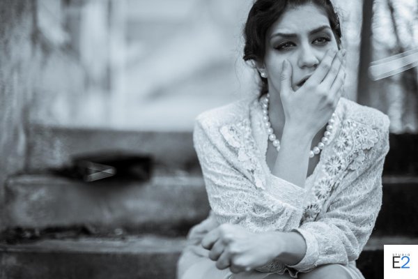 Печальная девушка