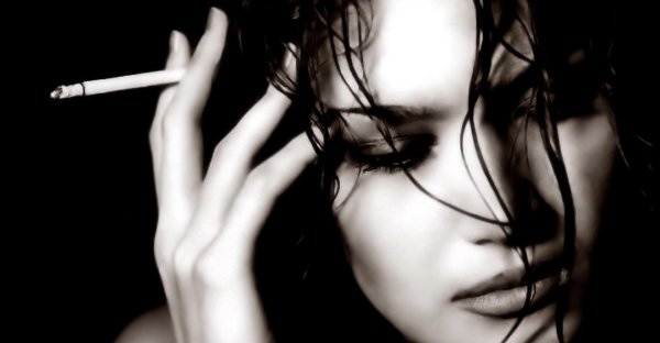 Печальная девушка