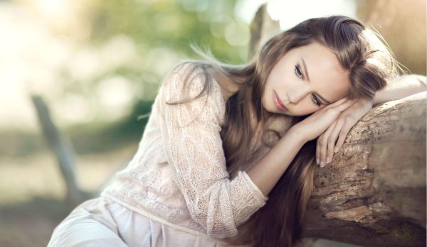 Печальная девушка