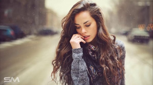 Печальная девушка