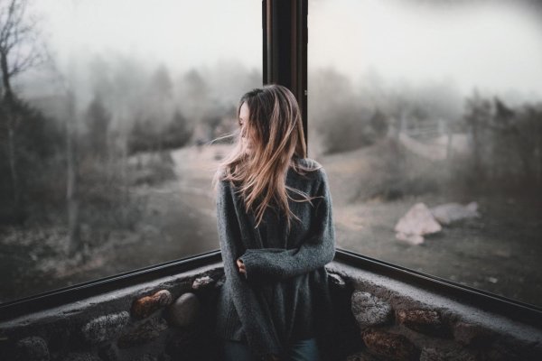 Печальная девушка