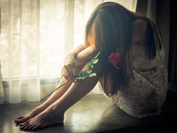 Печальная девушка