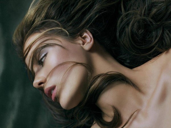 Печальная девушка