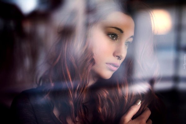 Печальная девушка