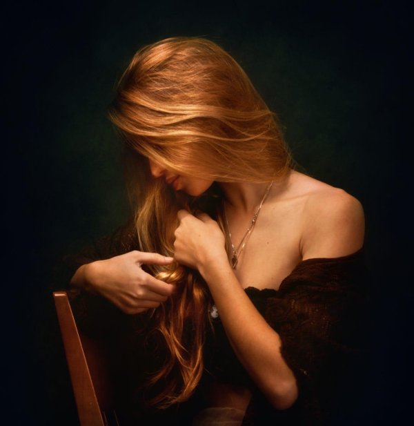 Печальная девушка