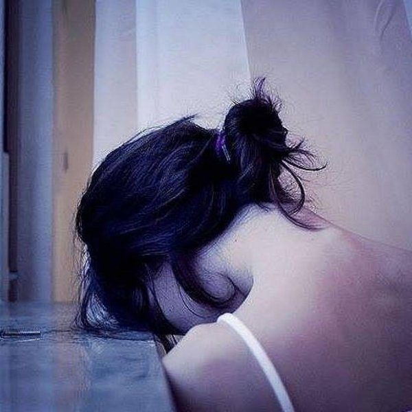 Печальная девушка