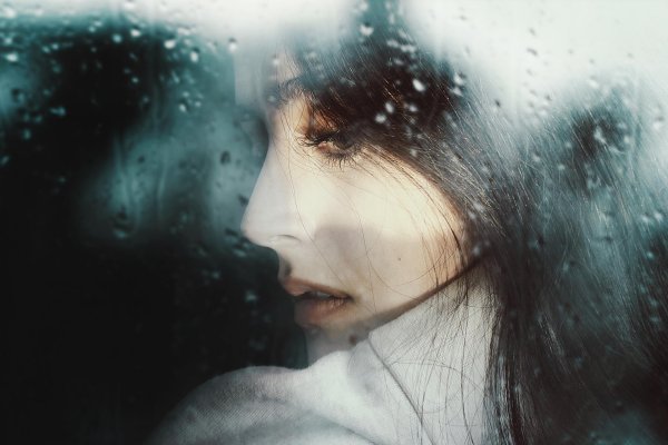 Печальная девушка