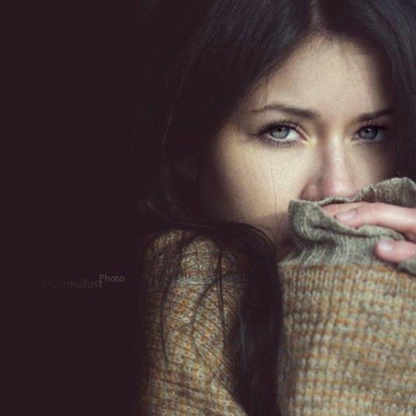 Печальная девушка