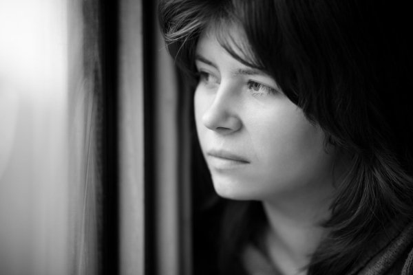 Печальная девушка