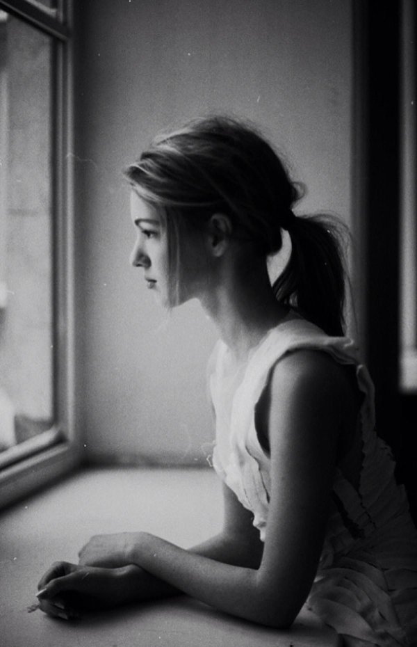 Печальная девушка