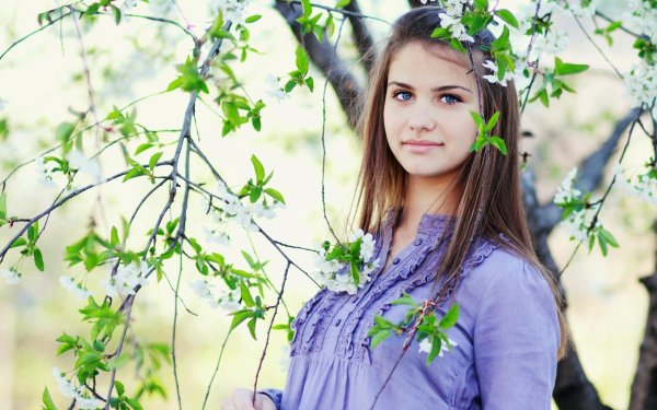 Девушка скромная