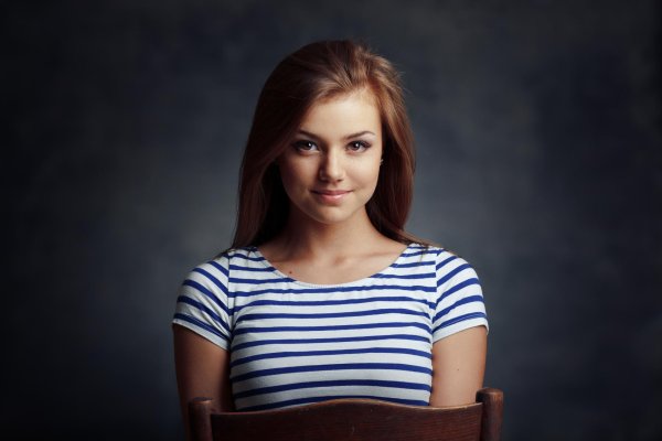 Девушка скромная