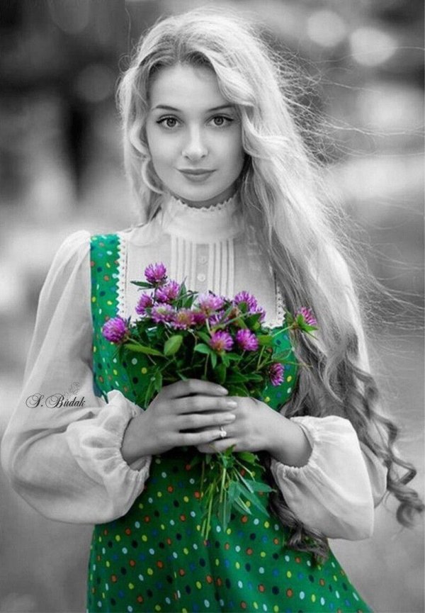 Девушка скромная