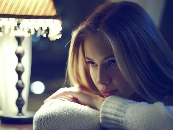 Девушка скромная