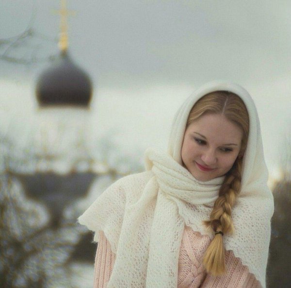 Девушка скромная