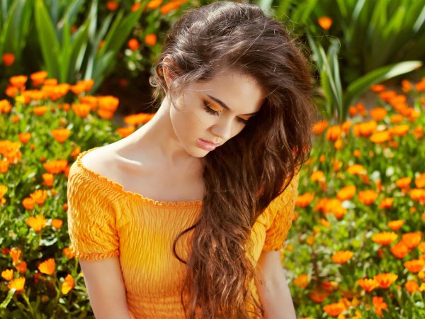 Девушка скромная