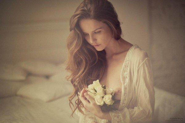 Девушка скромная