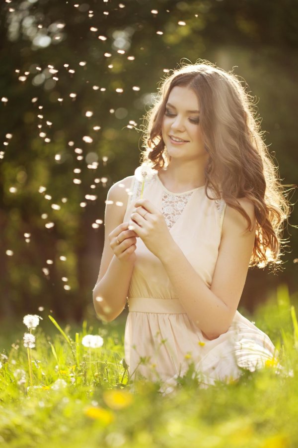 Девушка скромная