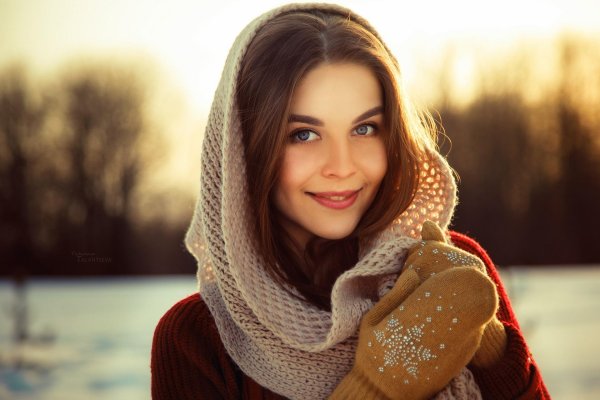 Девушка скромная