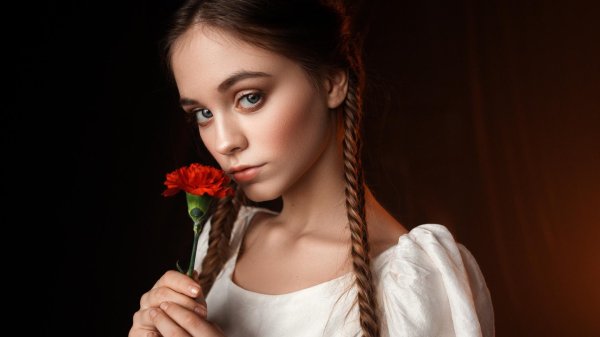 Девушка скромная