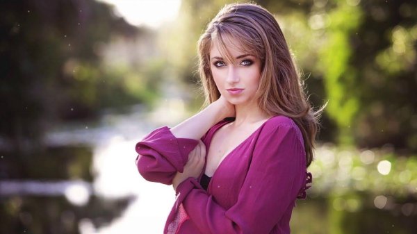 Девушка скромная