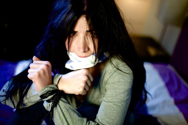 Связанная девушка