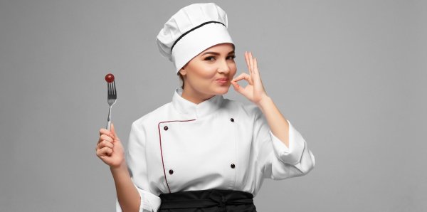 Девушка повар