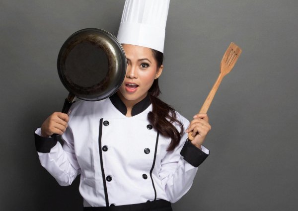 Девушка повар