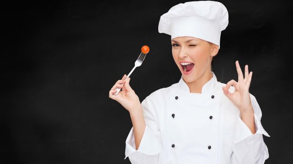 Девушка повар