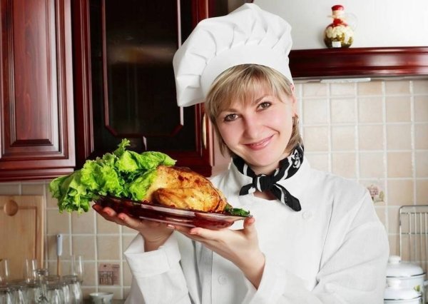 Девушка повар