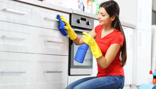 Девушка клининг