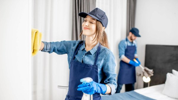 Девушка клининг