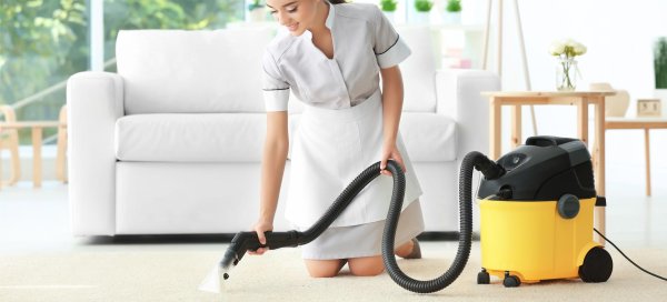 Девушка клининг