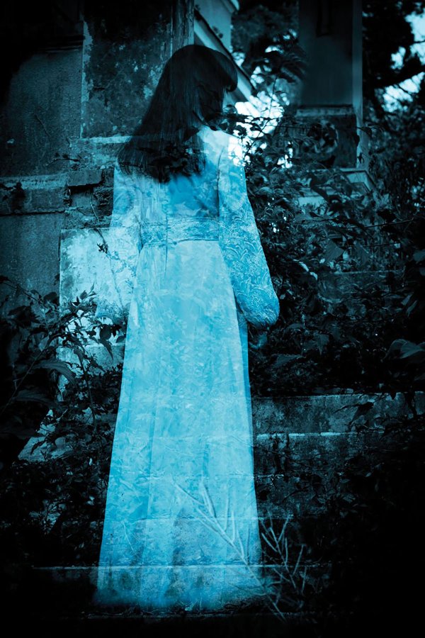 Девушка призрак