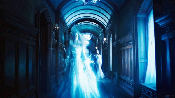 Девушка призрак