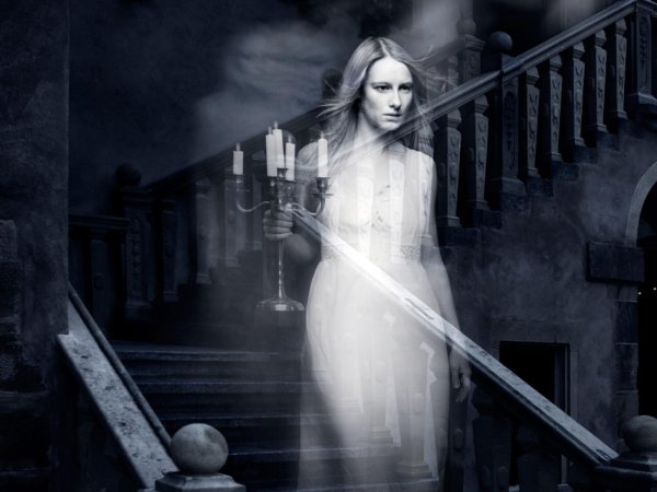 Девушка призрак
