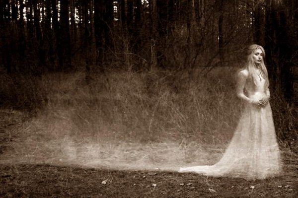 Девушка призрак