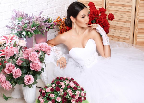 Девушка и розы