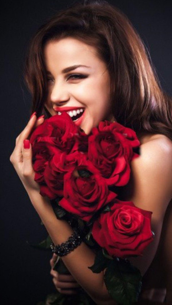 Девушка и розы
