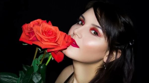 Девушка и розы