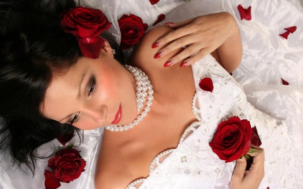 Девушка и розы