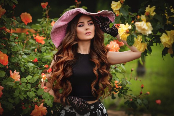 Девушка и розы