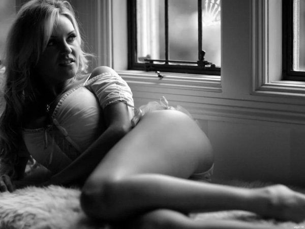 С обнаженными девушками