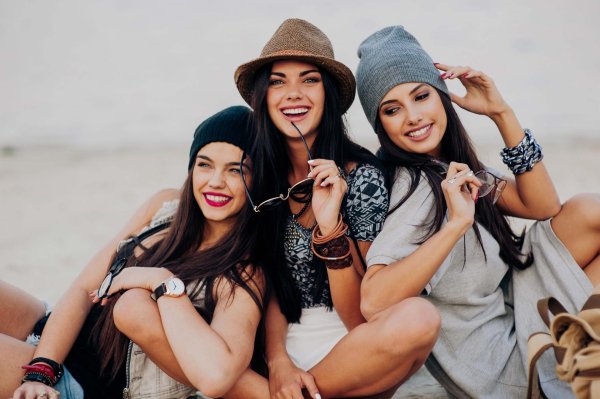 С 3 девушками