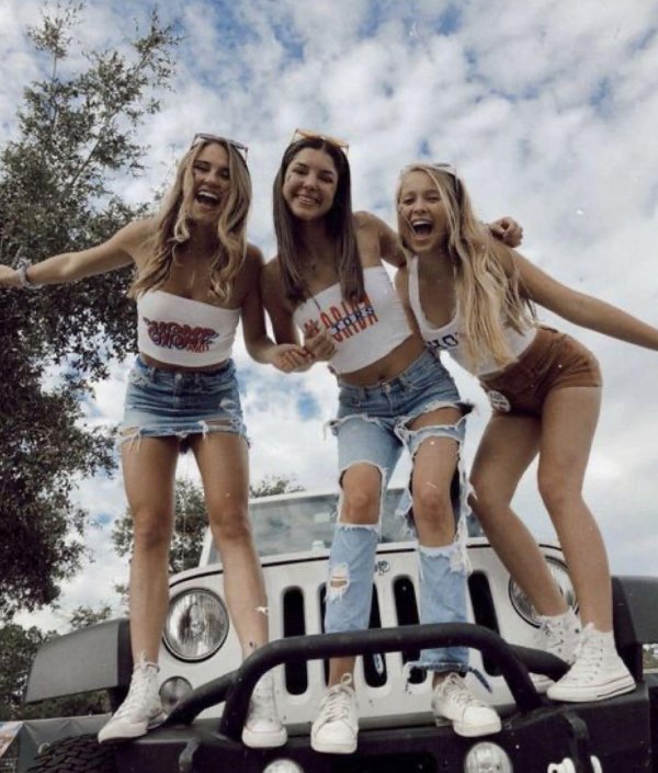 С 3 девушками