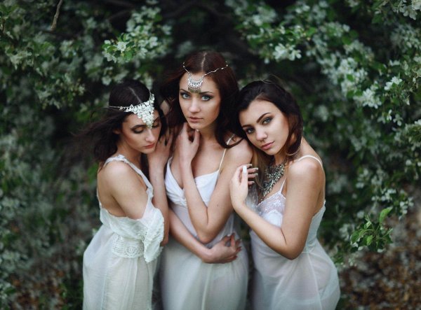 С 3 девушками